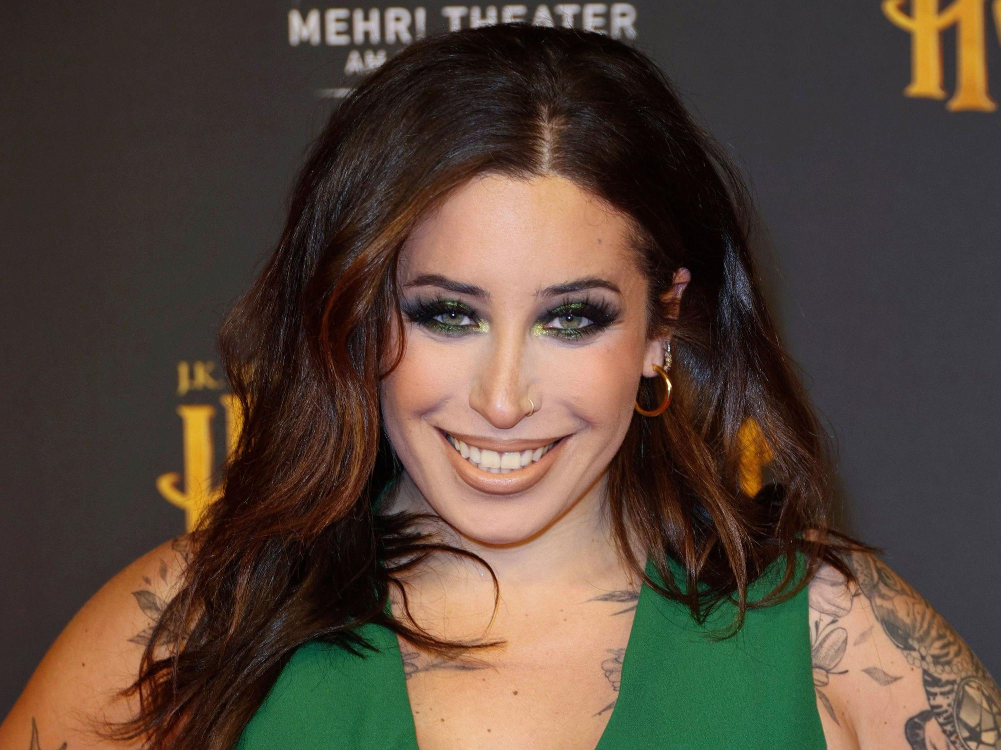 Jolina Mennen am 19. Februar 2023 bei der Europa-Premiere des Theaterstücks Harry Potter und das verwunschene Kind im Mehr! Theater in Hamburg,