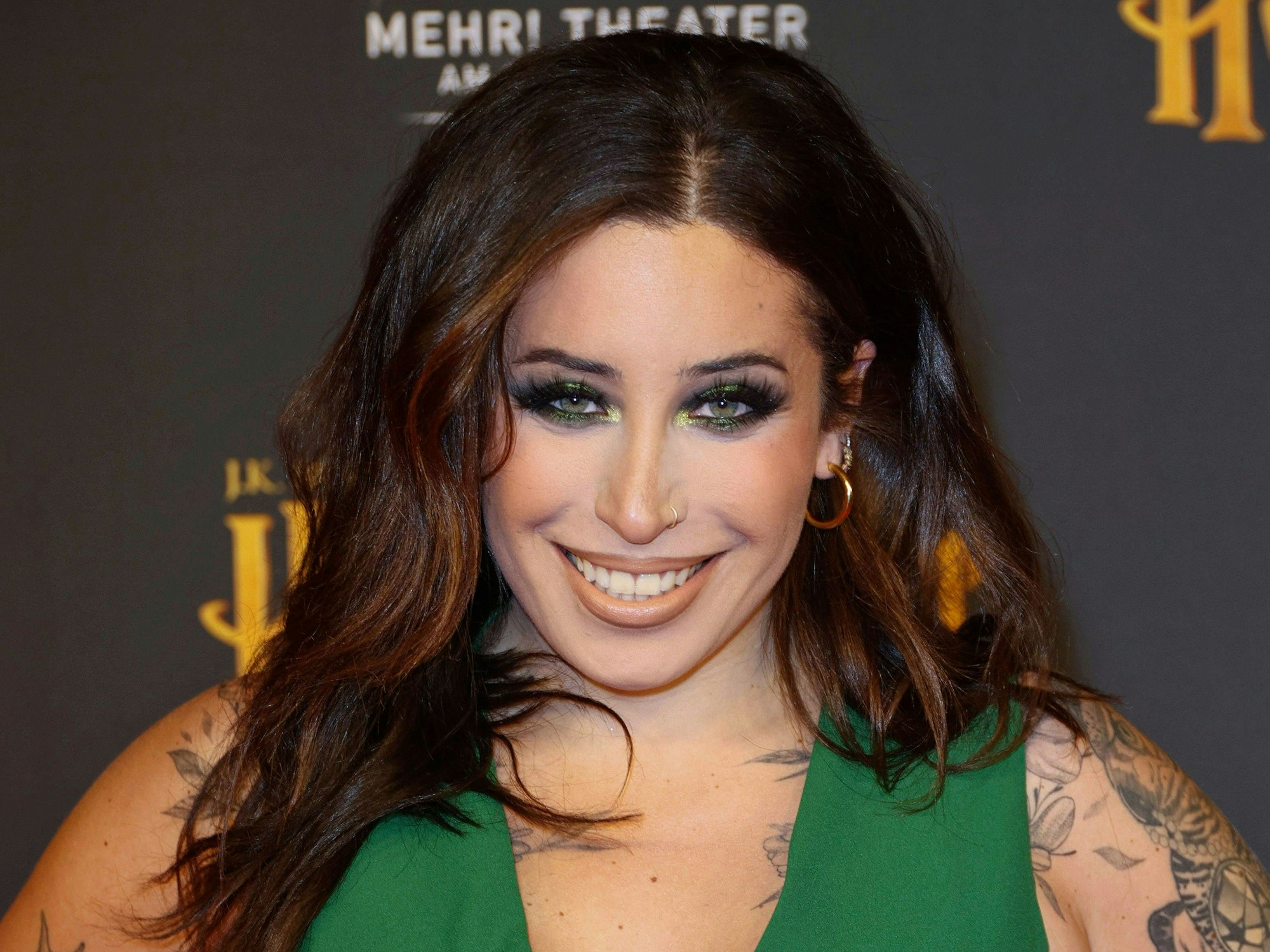 Jolina Mennen am 19. Februar 2023 bei der Europa-Premiere des Theaterstücks Harry Potter und das verwunschene Kind im Mehr! Theater in Hamburg,