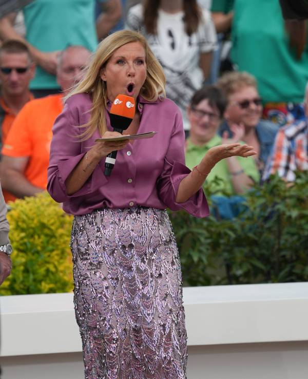 Moderatorin Andrea Kiwi Kiewel in der Unterhaltungsshow ZDF Fernsehgarten am in Mainz.