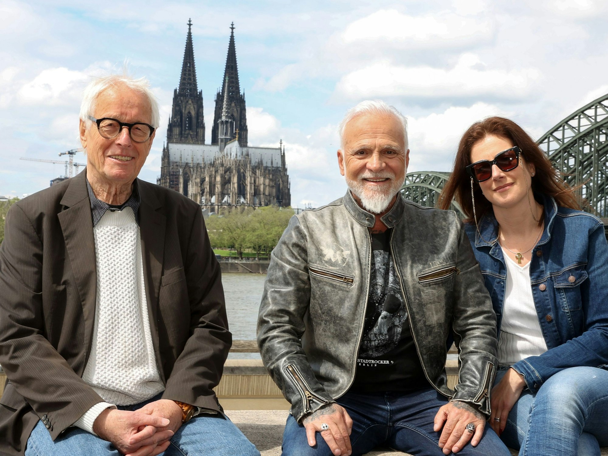 Nino de Angelo am 12. Mai 2023 mit seiner Verlobten Simone und EXPRESS-Reporter Horst Stellmacher vorm Hyatt am Kölner Rheinufer.