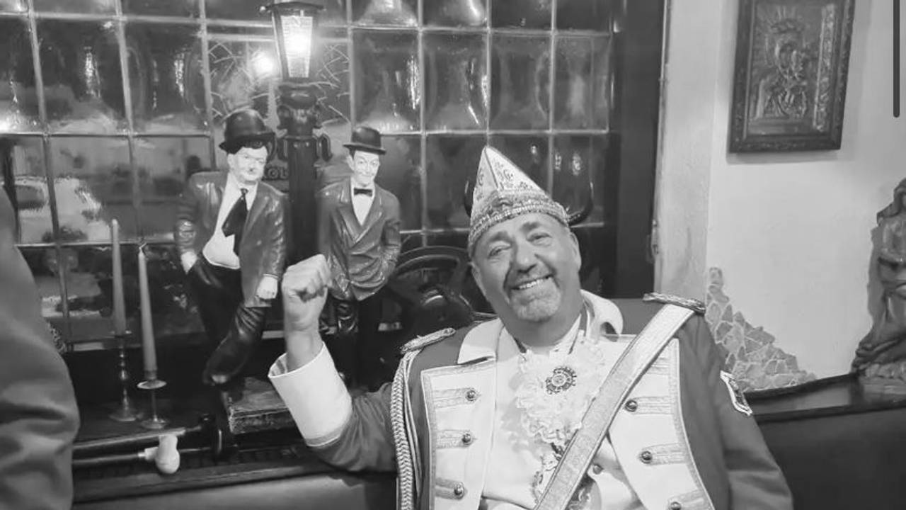 Karnevalist Heinz-Gert Sester „Bärchen“ lächelt in die Kamera.
