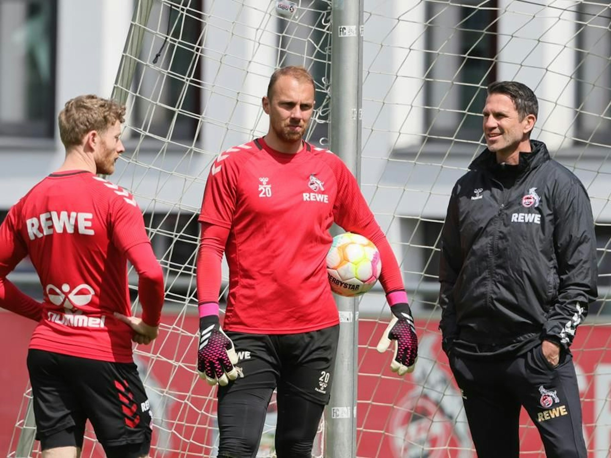 Patrick Glöckner spricht mit Marvin Schwäbe und Florian Kainz.