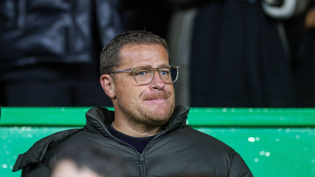 Leipzigs Sportdirektor Max Eberl sitzt im Celtic Park auf der Tribüne