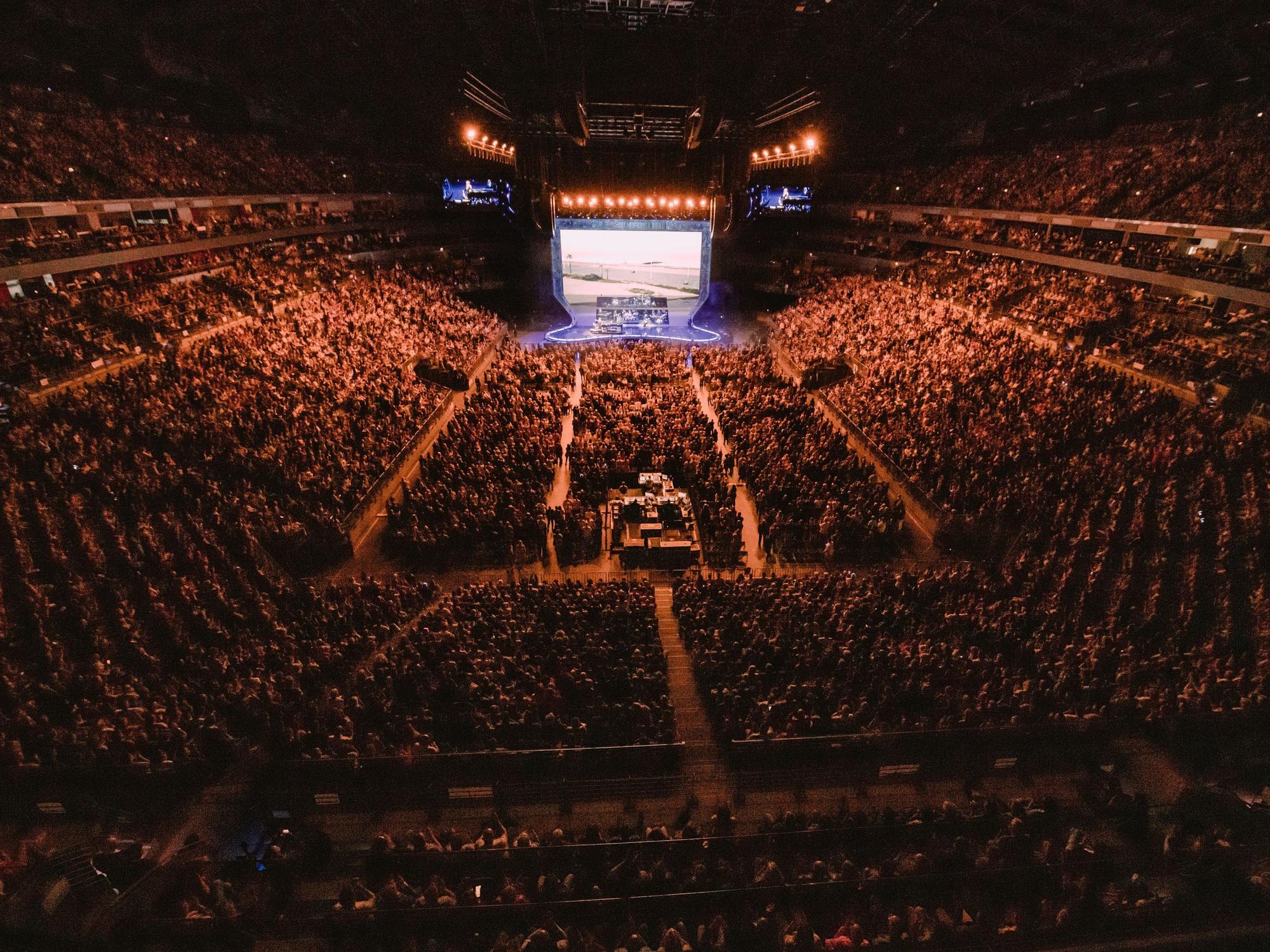 Elton John in Köln. Die Lanxess-Arena war voll.