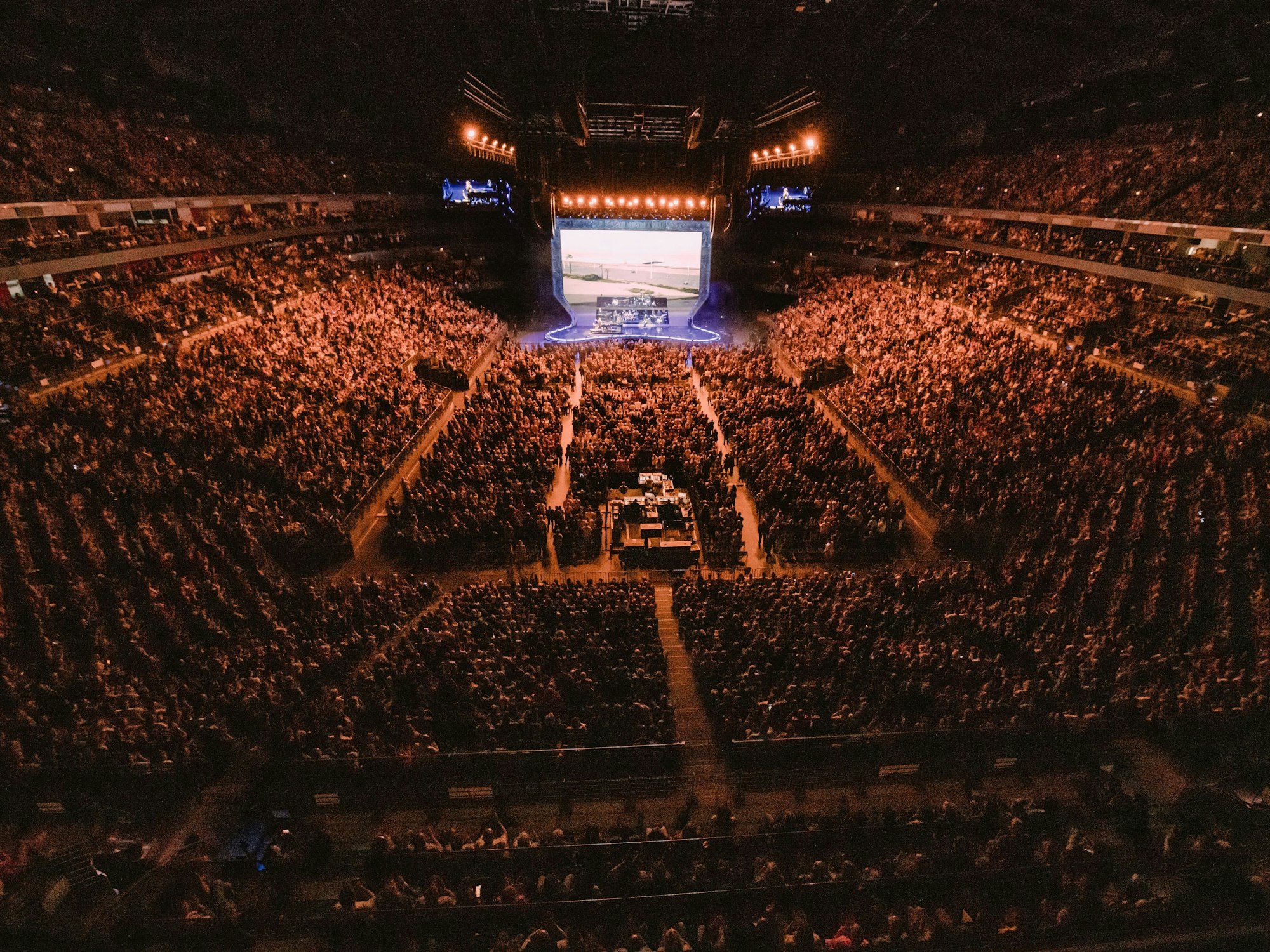Elton John in Köln. Die Lanxess-Arena war voll.