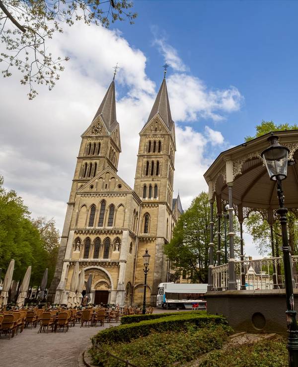 Neben dem Designer-Outlet begeistert Roermond auch mit Sehenswürdigkeiten wie der Münsterkirche und dem Musikpavillon.