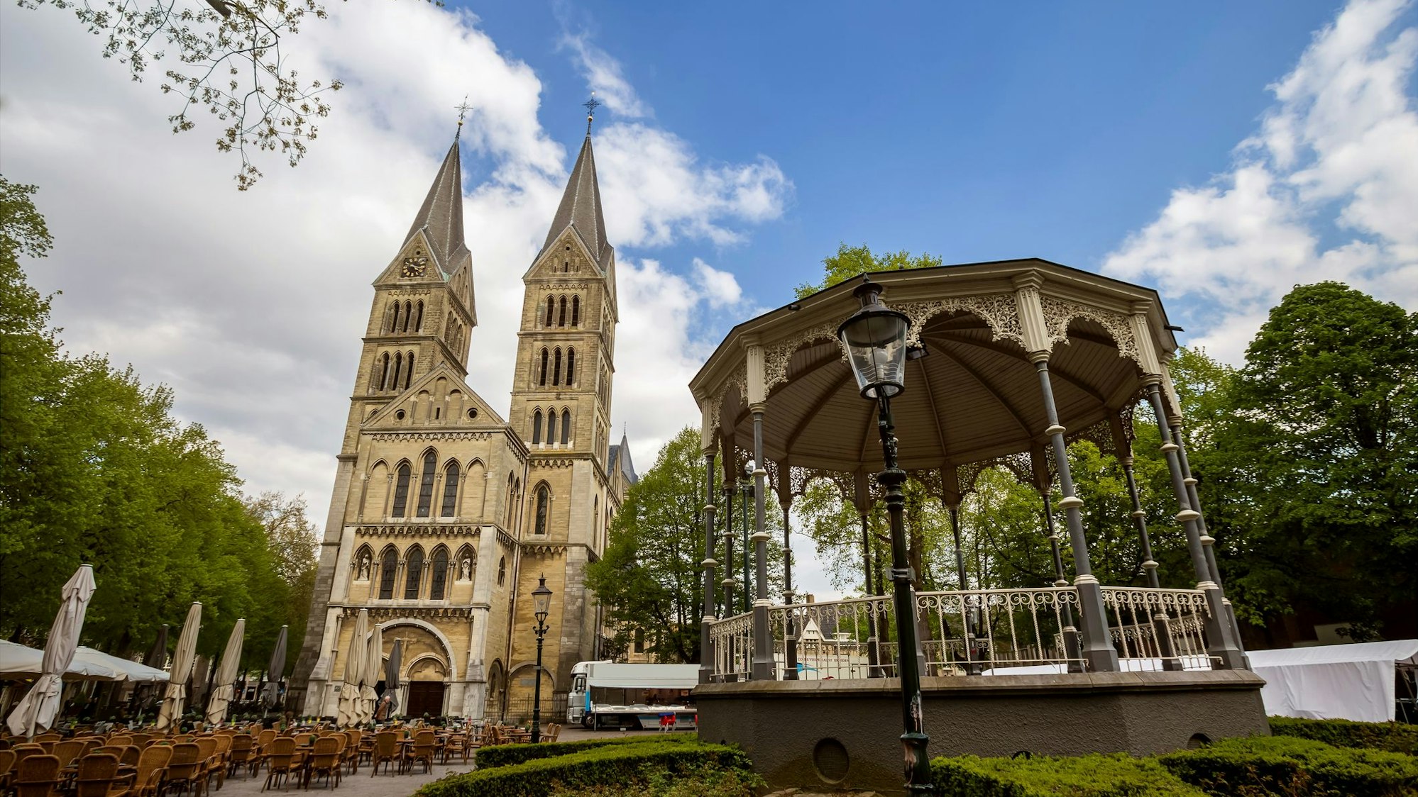 Neben dem Designer-Outlet begeistert Roermond auch mit Sehenswürdigkeiten wie der Münsterkirche und dem Musikpavillon.