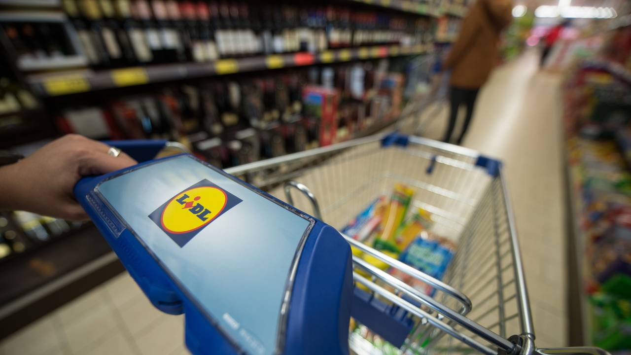 Unser Symbolbild zeigt einen Einkaufswagen in einer Lidl-Filiale (2015).