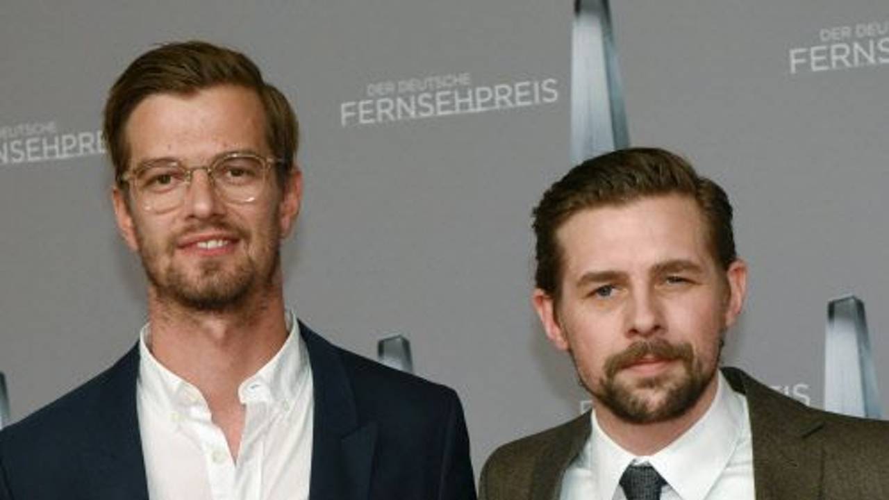Preisträger in der Kategorie 'Beste Unterhaltung Primetime' Joko Winterscheidt (l) und Klaas Heufer-Umlauf.