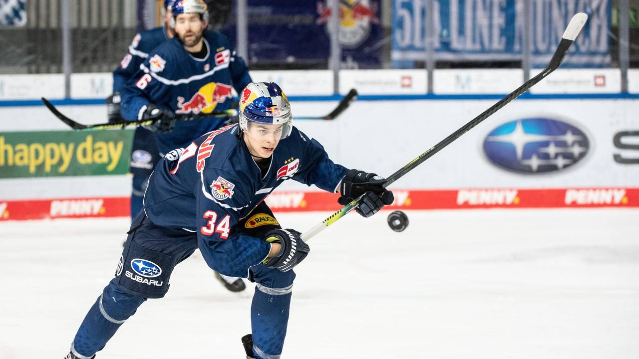 Elias Lindner im Trikot von Red Bull München.