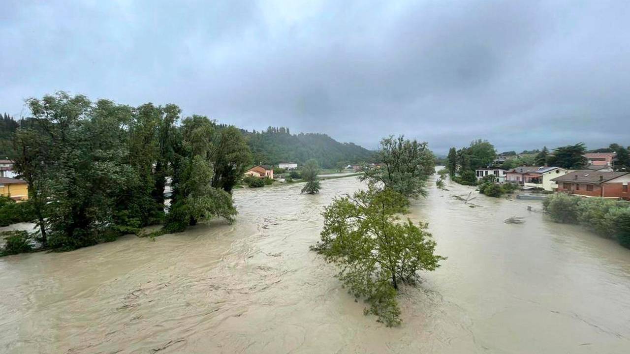 Ein Blick den Fluss Savio, der nach starken Regenfällen über die Ufer getreten ist.