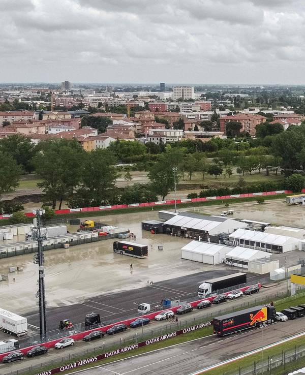 Blick von oben auf die Rennstrecke in Imola.