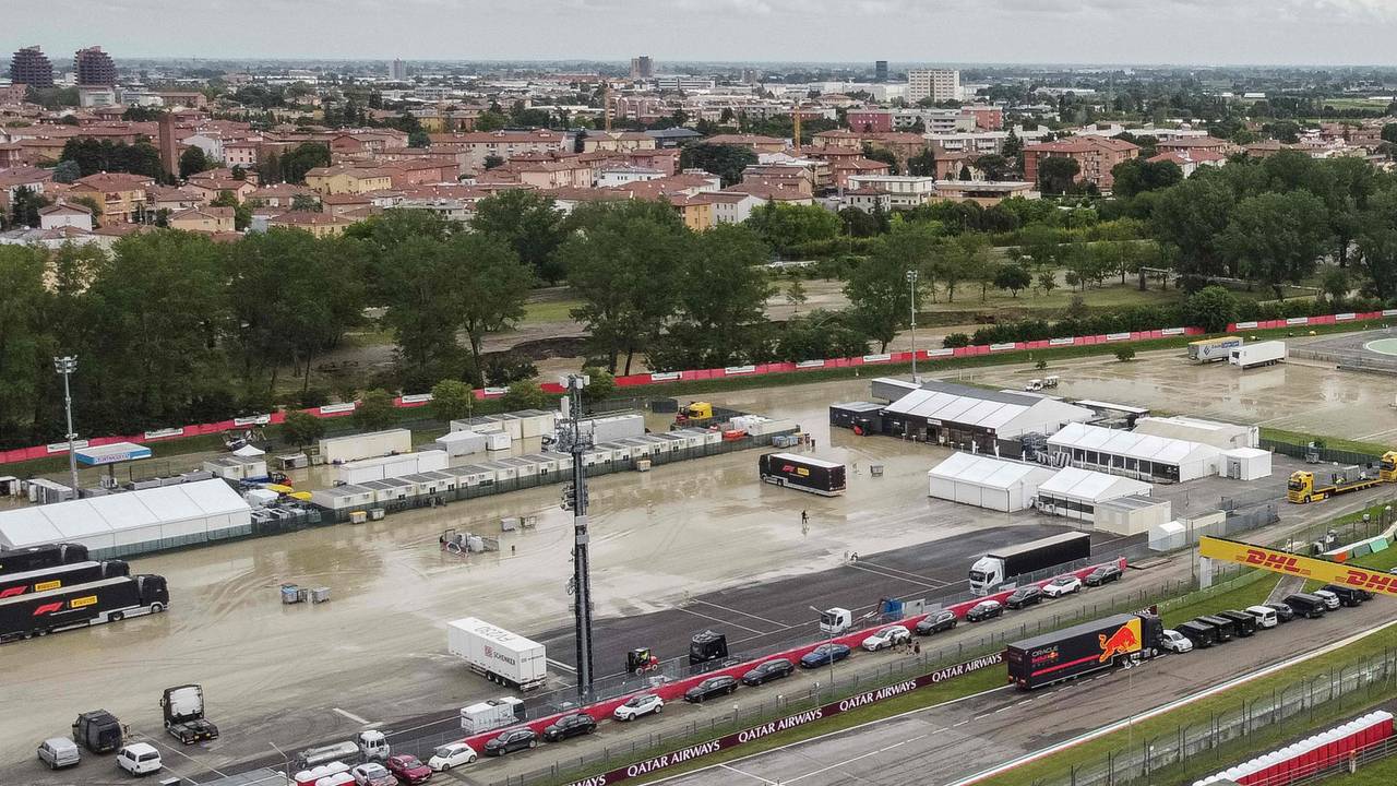 Blick von oben auf die Rennstrecke in Imola.