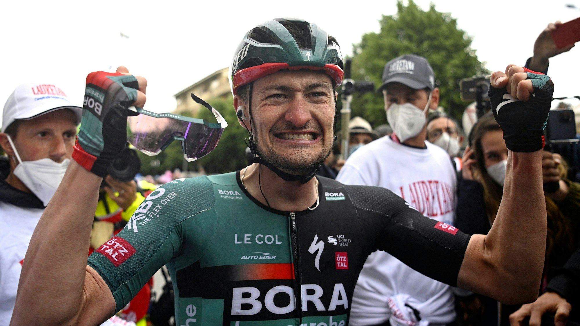 Nico Denz jubelt nach seinem Etappensieg beim Giro di'Italia