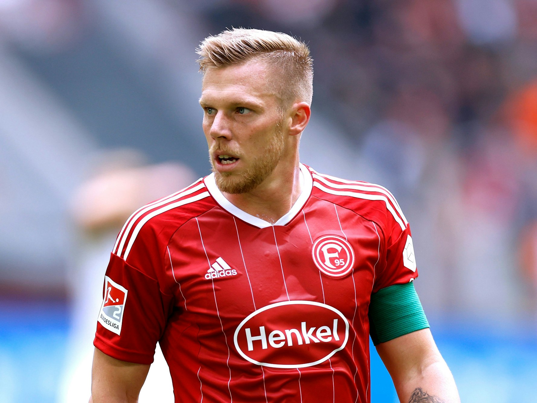 Rouwen Hennings steht im Spiel gegen den FC St. Pauli auf dem Platz.