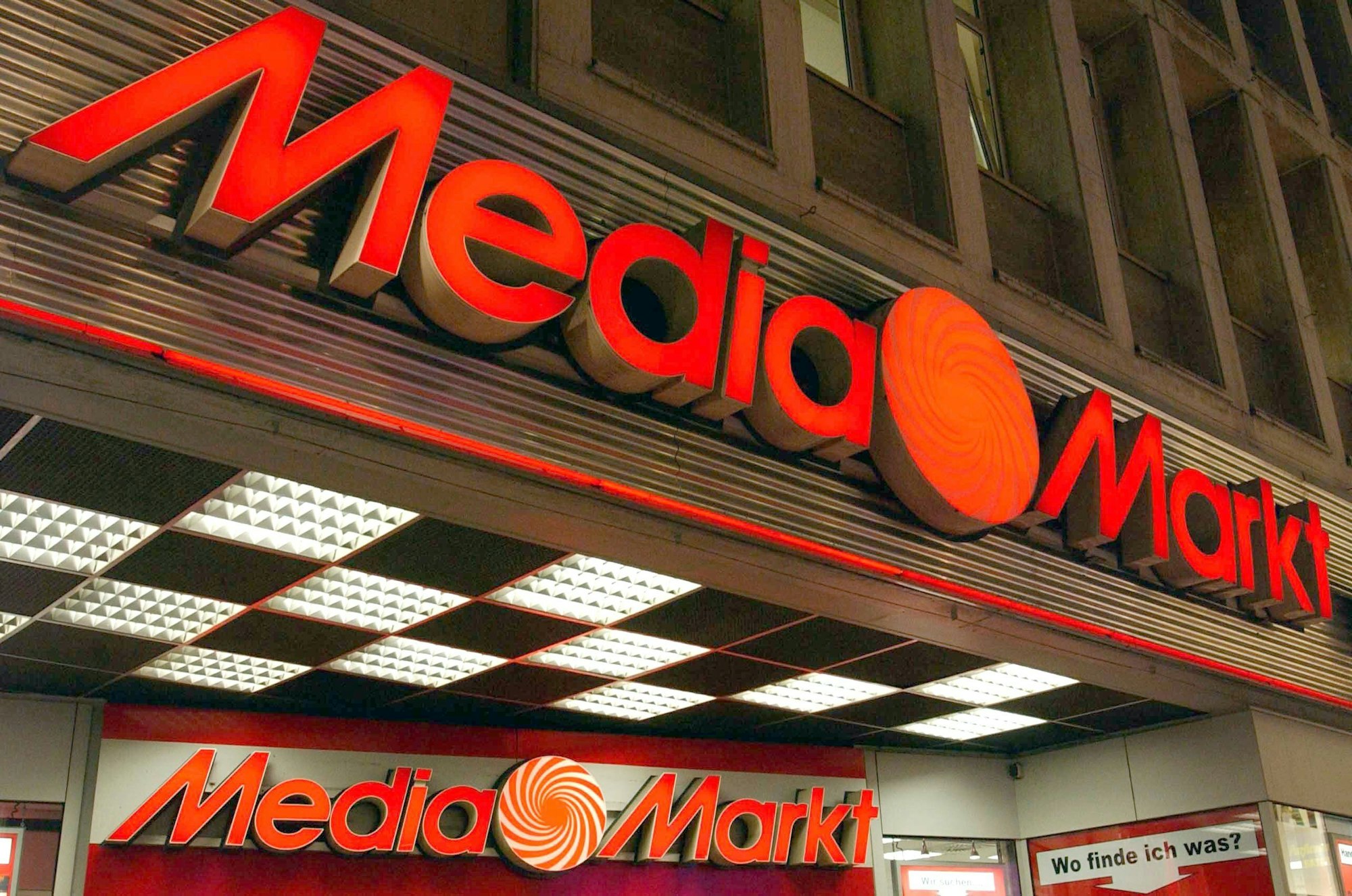 Außenansicht einer Media Markt-Filiale, aufgenommen am 08. Januar 2003 in Köln.