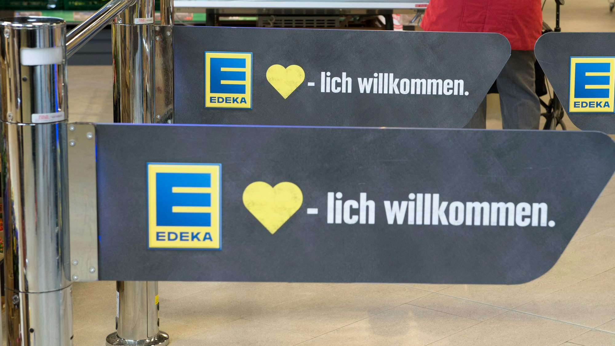 Der Eingang einer Edeka-Filiale