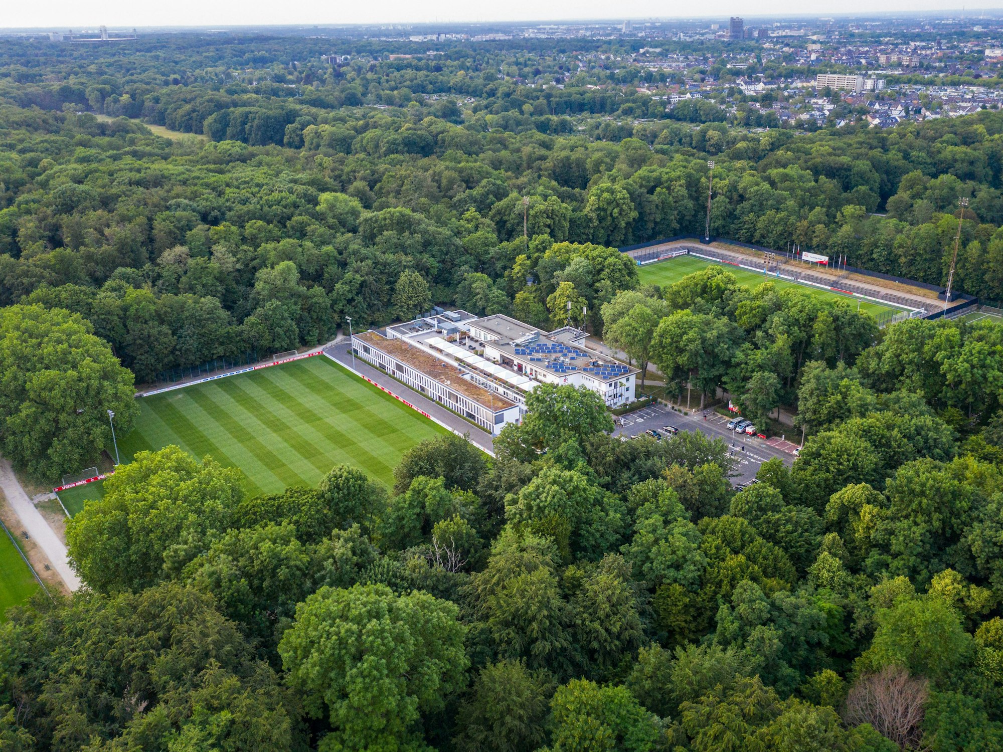 Das Geißbockheim des 1.FC Köln von oben.