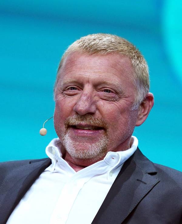 Boris Becker, ehemaliger Tennis-Spieler, sitzt auf der Bühne der Digital-Messe OMR in den Messehallen.