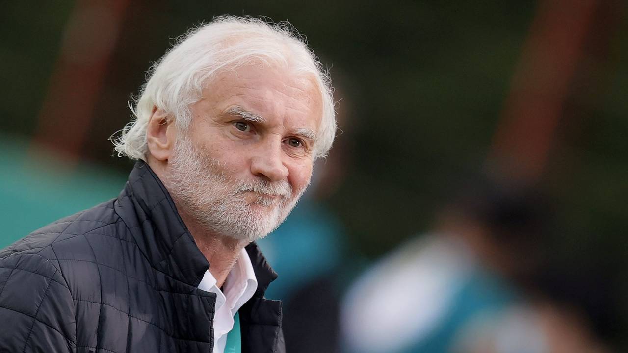 Rudi Völler mit skeptischem Gesichtsausdruck.