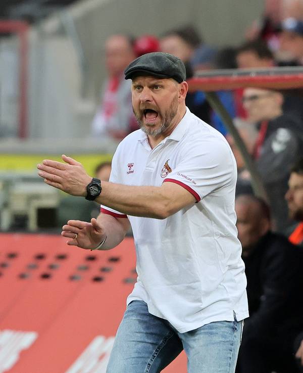 Steffen Baumgart dirigiert beim Heimspiel des 1. FC Köln gegen Hertha BSC.