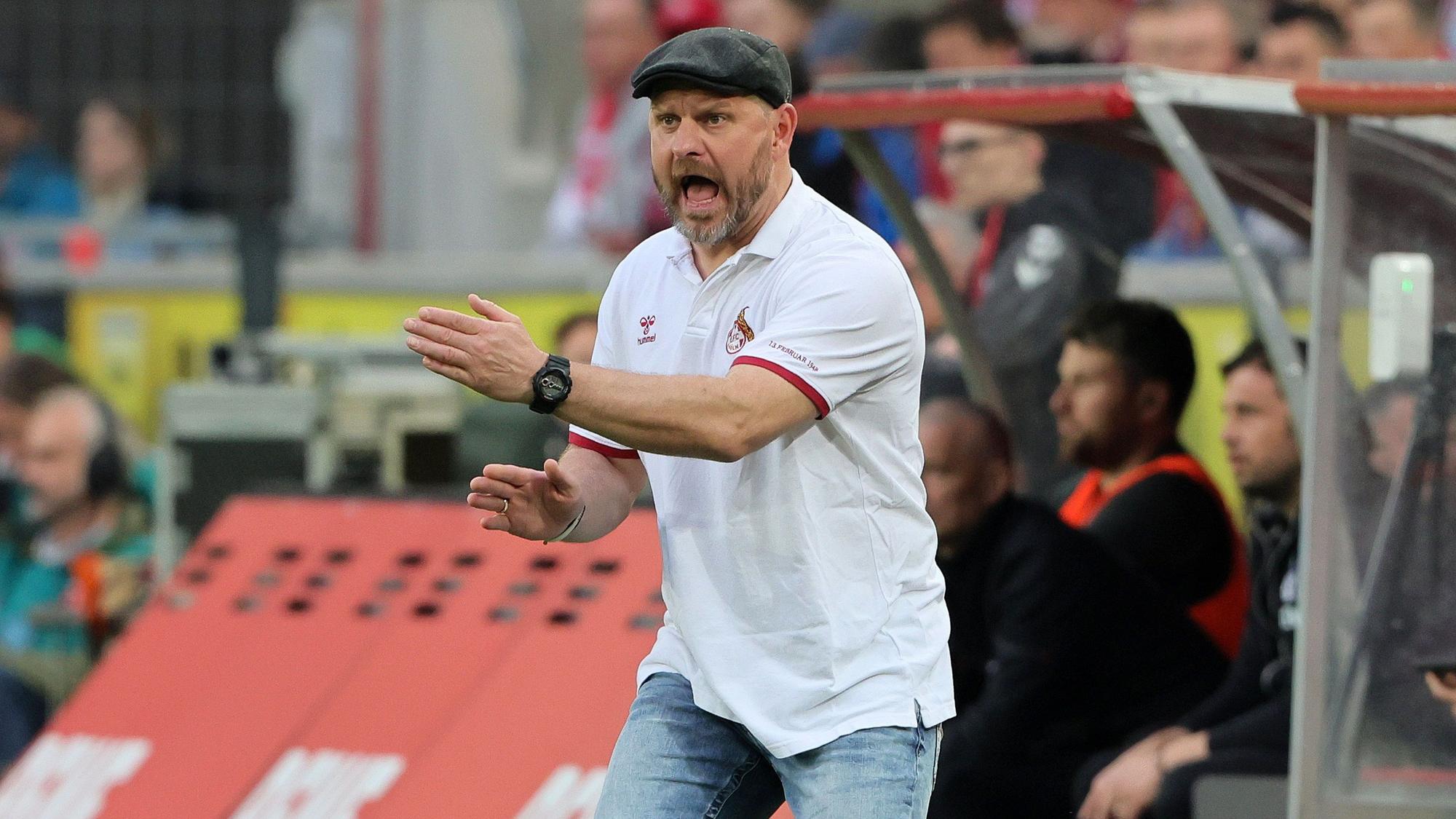 Steffen Baumgart dirigiert beim Heimspiel des 1. FC Köln gegen Hertha BSC.