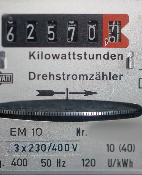 Ein Stromzähler zeigt den Stromverbrauch.