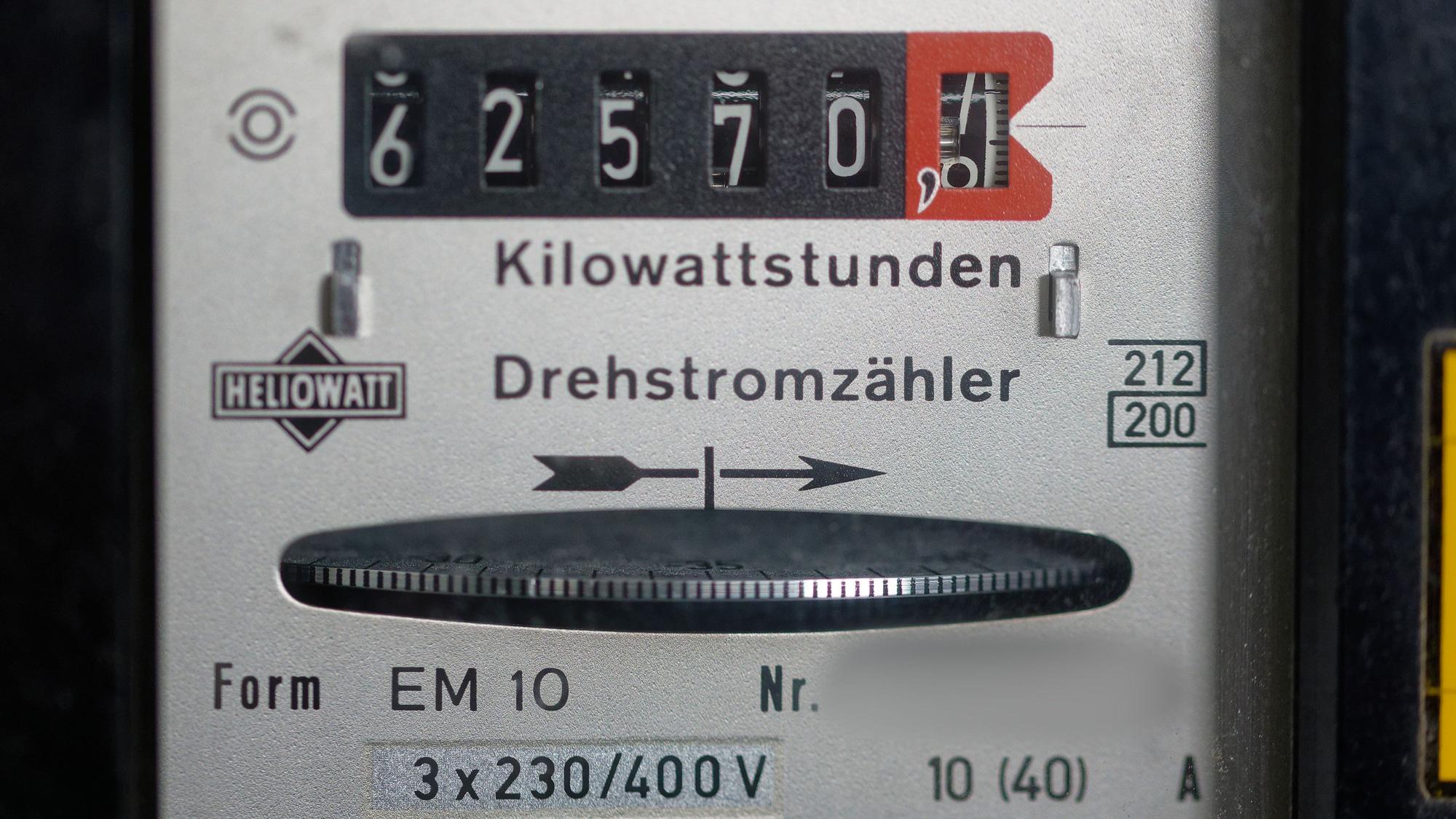 Ein Stromzähler zeigt den Stromverbrauch.