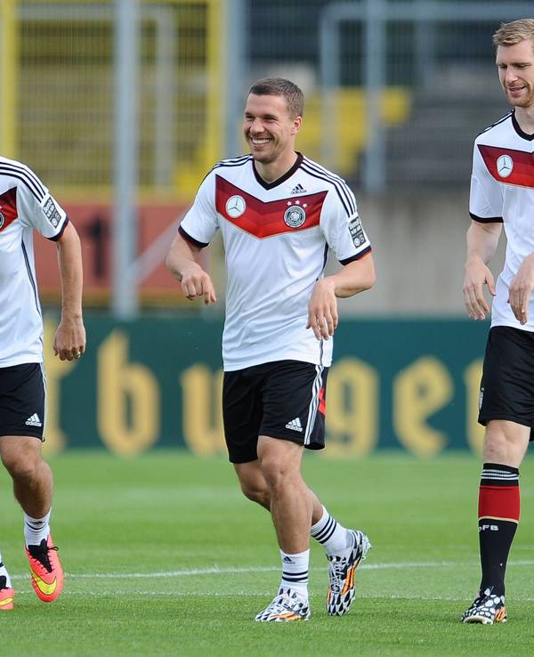 Miroslav Klose, Lukas Podolski und Per Mertesacker beim Abschlusstraining der deutschen Nationalmannschaft am 31.05.2014 im Paul-Janes-Stadion in Düsseldorf.
