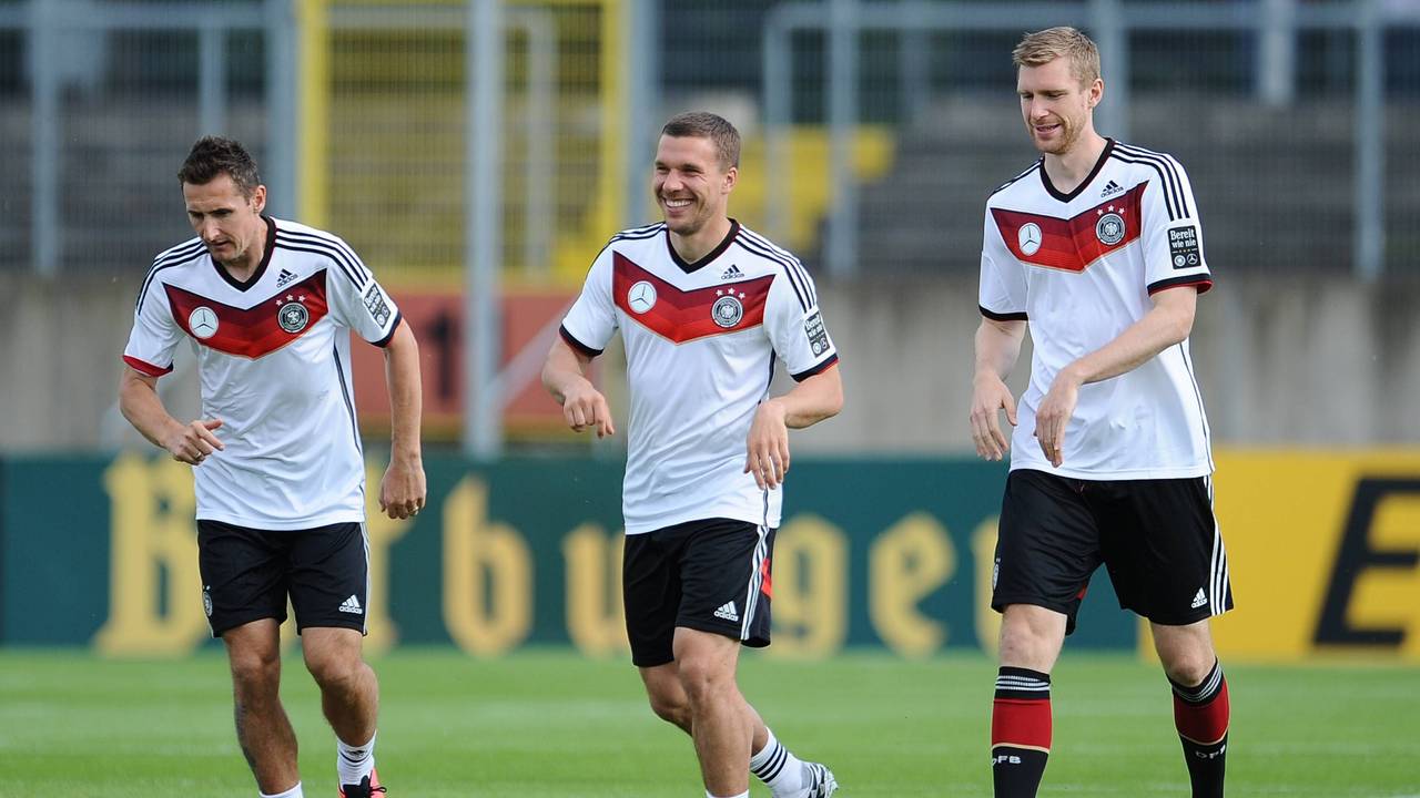 Miroslav Klose, Lukas Podolski und Per Mertesacker beim Abschlusstraining der deutschen Nationalmannschaft am 31.05.2014 im Paul-Janes-Stadion in Düsseldorf.
