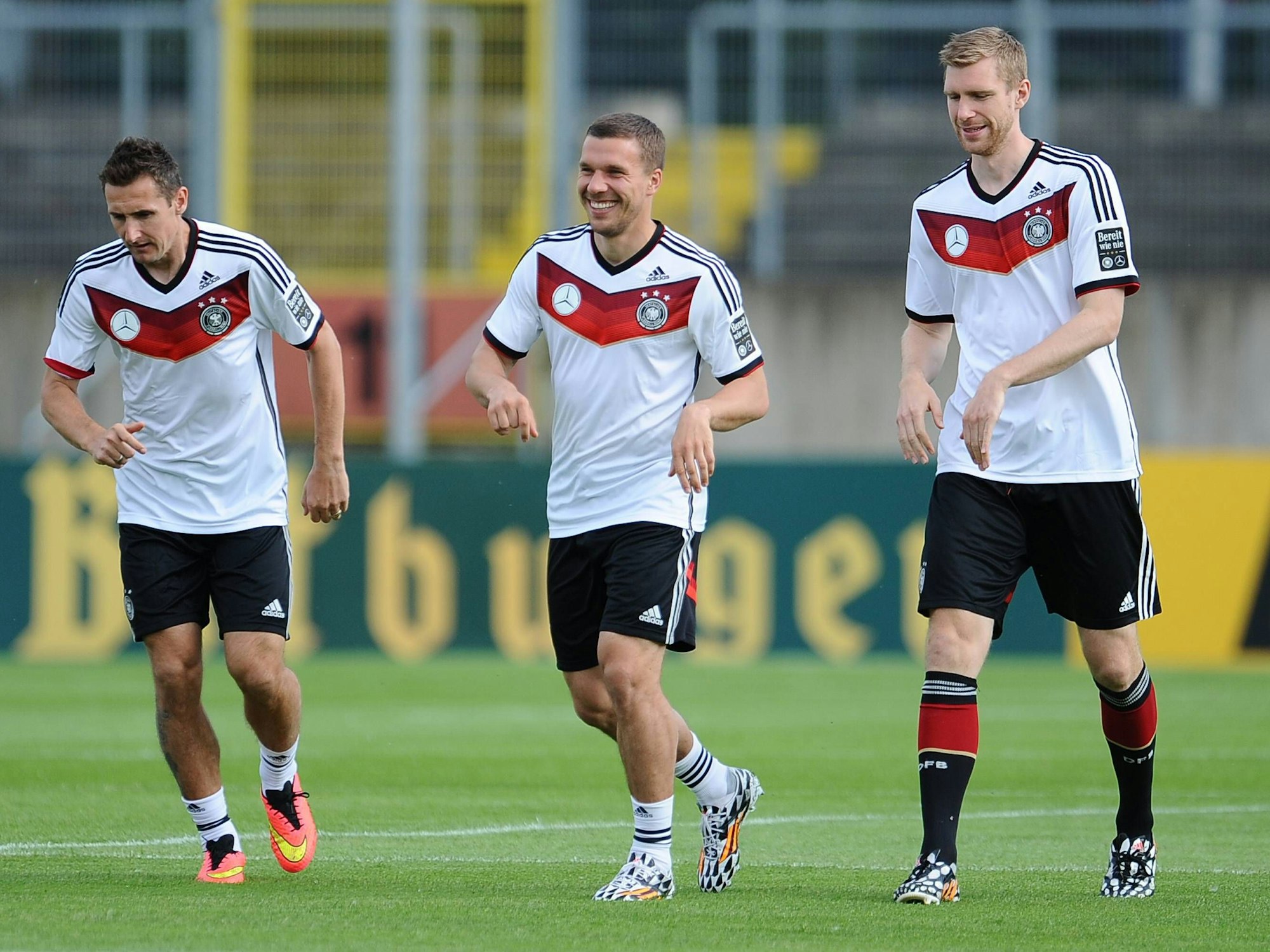 Miroslav Klose, Lukas Podolski und Per Mertesacker beim Abschlusstraining der deutschen Nationalmannschaft am 31.05.2014 im Paul-Janes-Stadion in Düsseldorf.