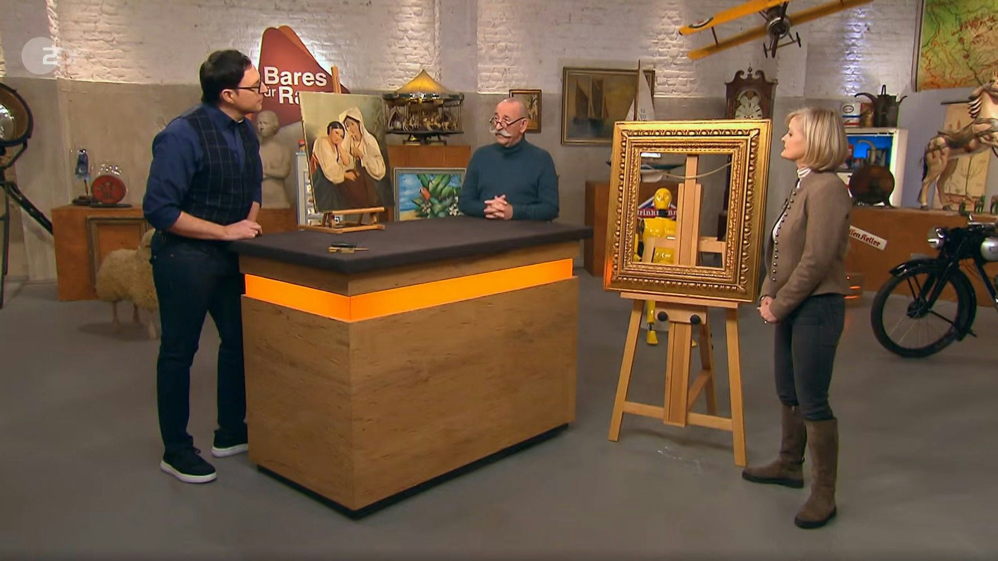 Kunsthistoriker Colmar Schulte-Goltz, hier gemeinsam mit Horst Lichter und Charlotte Nielsen bei „Bares für Rares“.