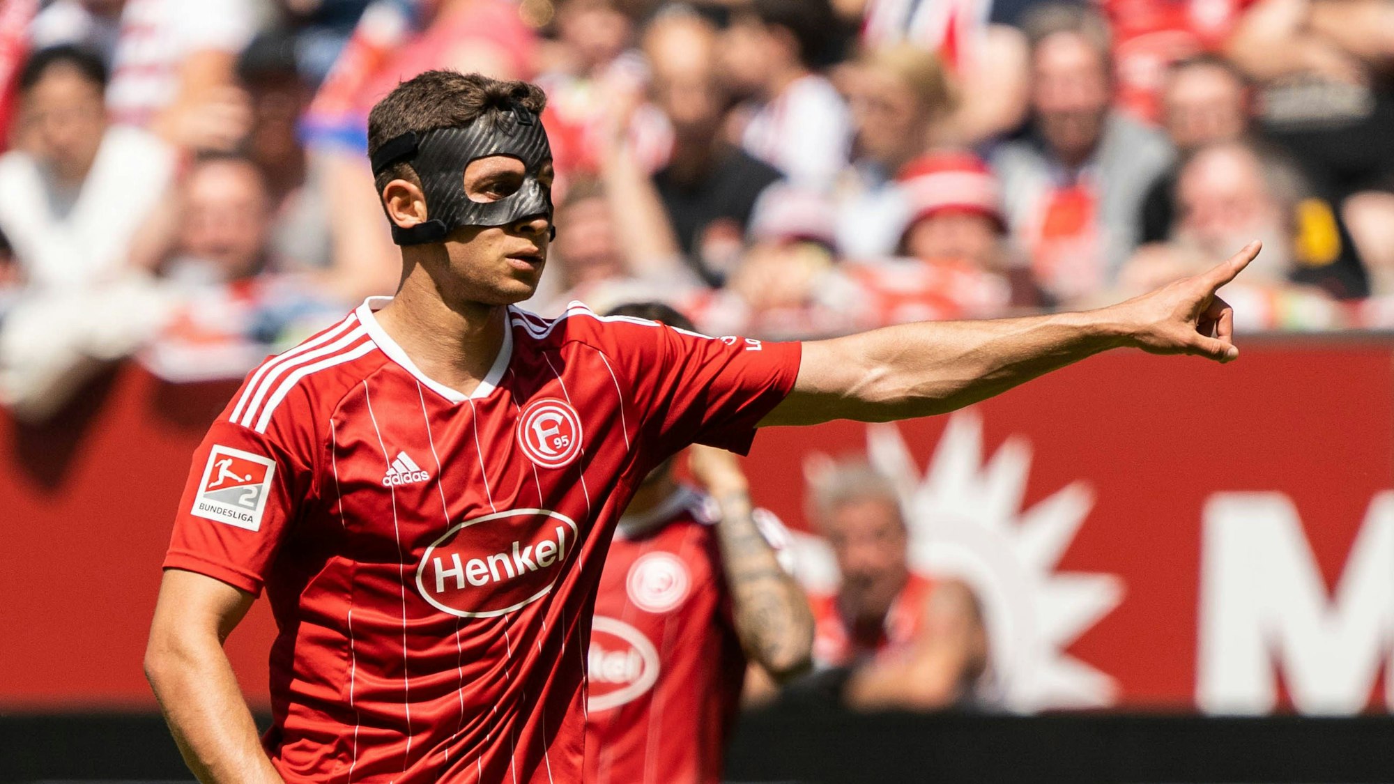 Tim Oberdorf dirigiert seine Kollegen im Spiel gegen Hannover 96.