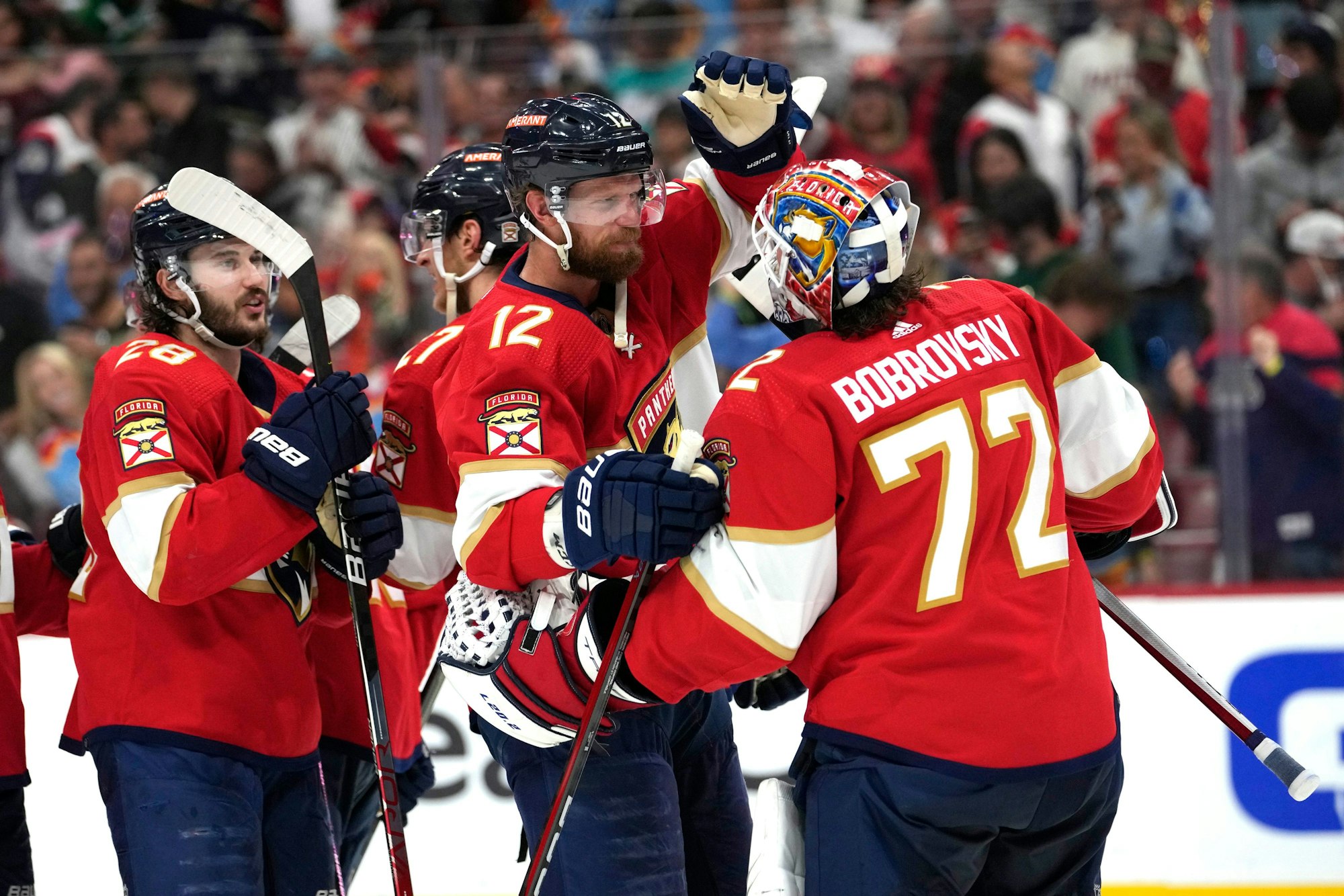 Die Spieler der Florida Panthers jubeln über den nächsten Sieg in den NHL-Playoffs.