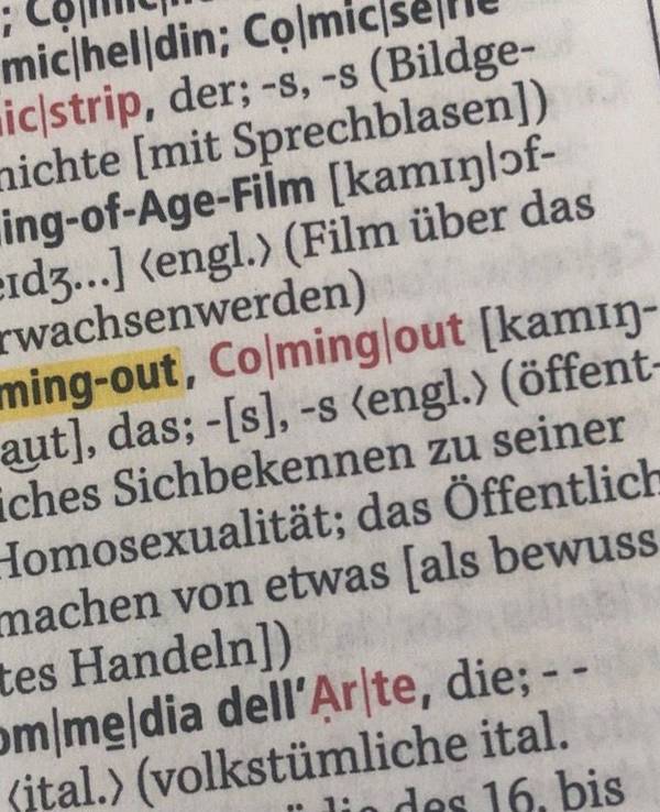 Das Foto zeigt den Eintrag zum Begriff Coming-out im Duden.