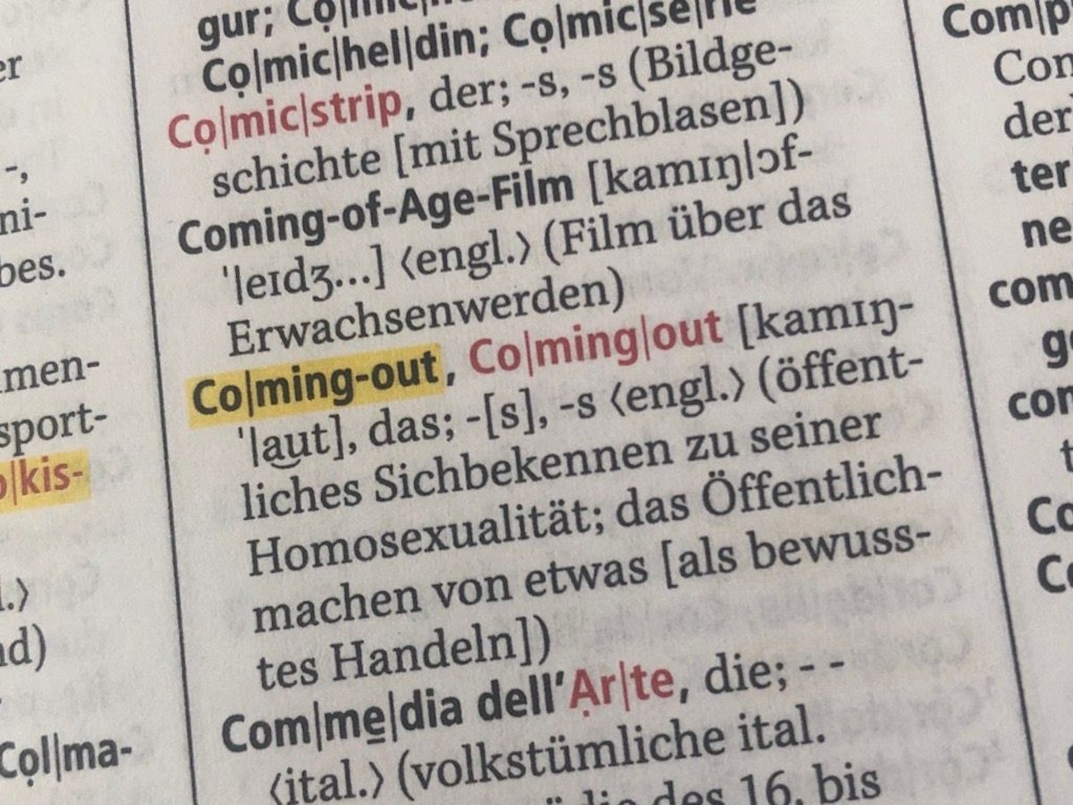 Das Foto zeigt den Eintrag zum Begriff Coming-out im Duden.