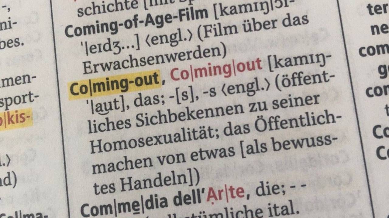 Das Foto zeigt den Eintrag zum Begriff Coming-out im Duden.