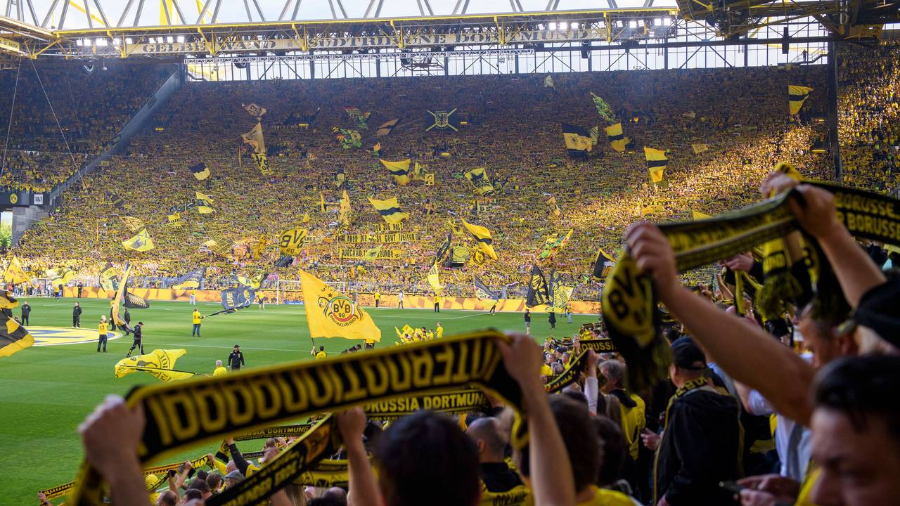 Die Fans von Borussia Dortmund im ausverkauften Signal Iduna Park.