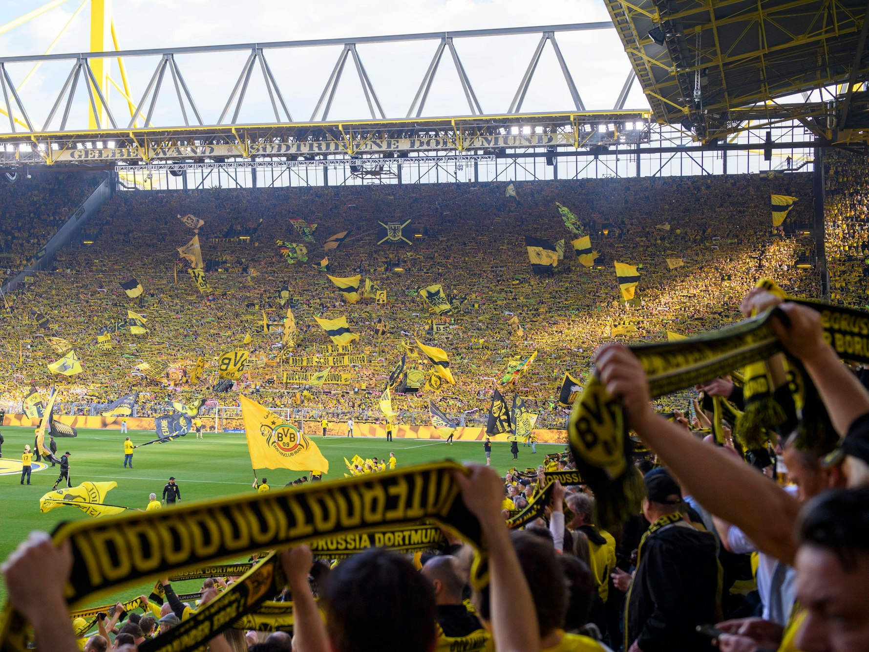Die Fans von Borussia Dortmund im ausverkauften Signal Iduna Park.
