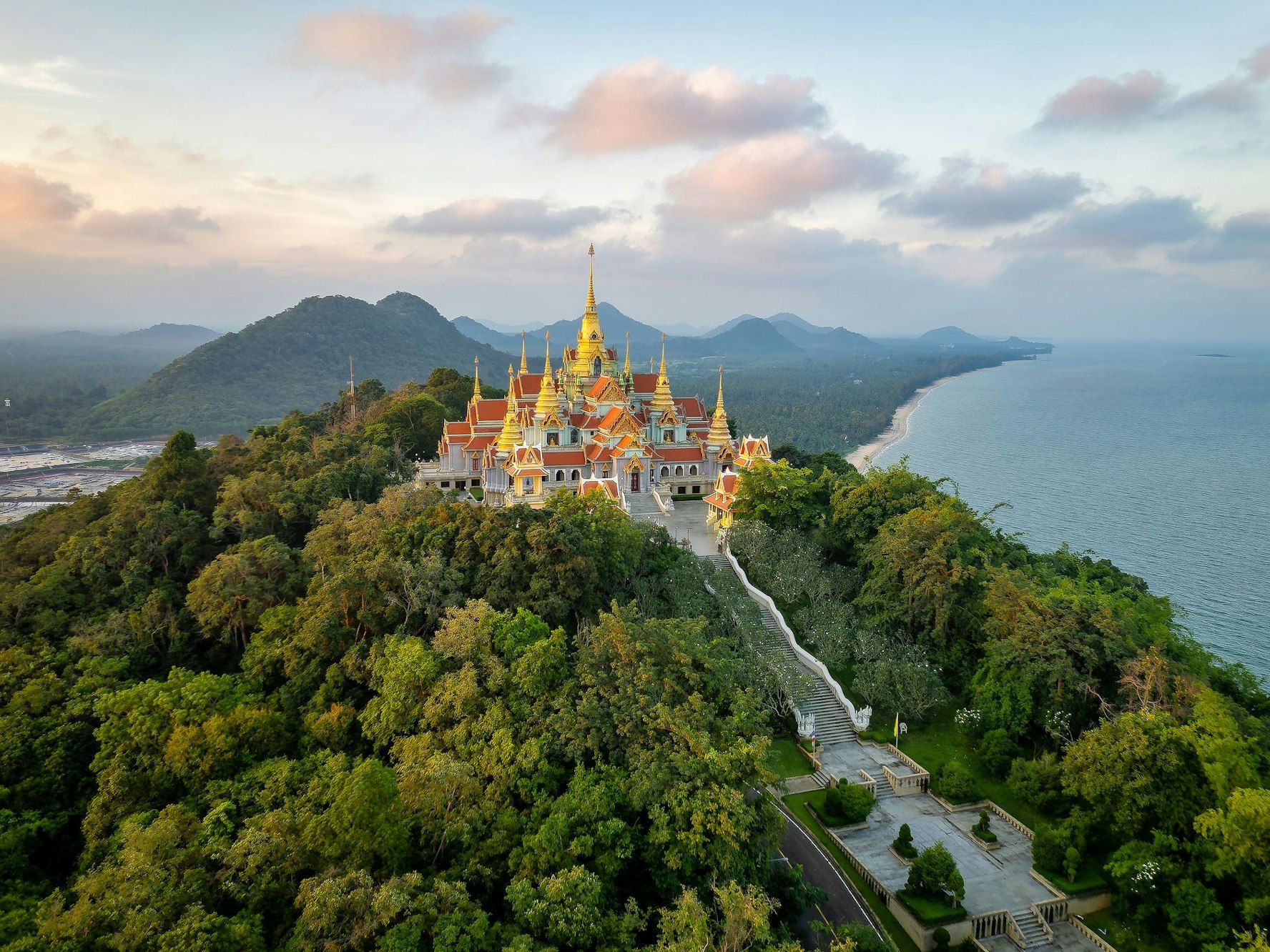Der Wat Tang Sai Tempel in Thailand.