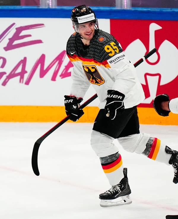 Die deutschen Spieler jubeln bei der Eishockey-WM über das gebuchte Viertelfinal-Ticket.