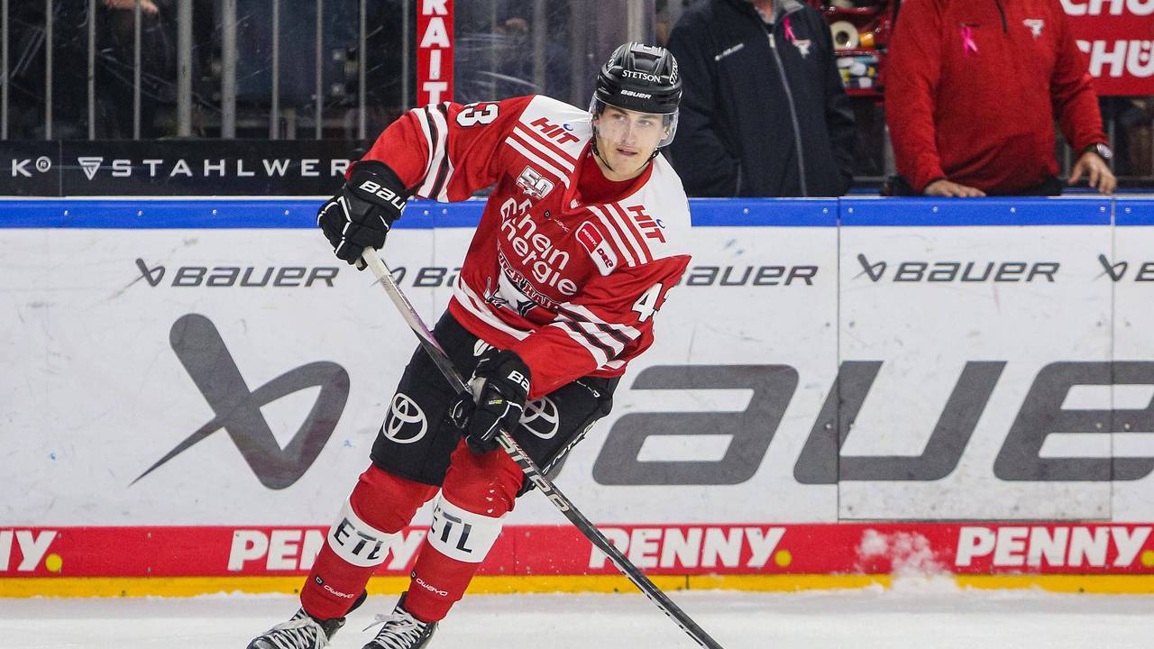 Pascal Steck im Spiel Kölner Haie – Eisbären Berlin am 01. Oktober 2022 in der Lanxess Arena in Köln.