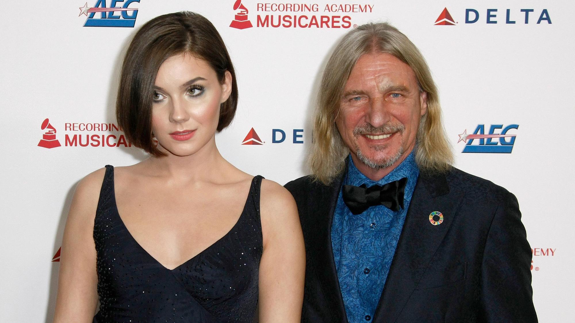 Frank Otto und seine Freundin Nathalie Volk kommen zu der Gala "MusiCares Person of the Year" in der West Hall. +++ dpa-Bildfunk +++