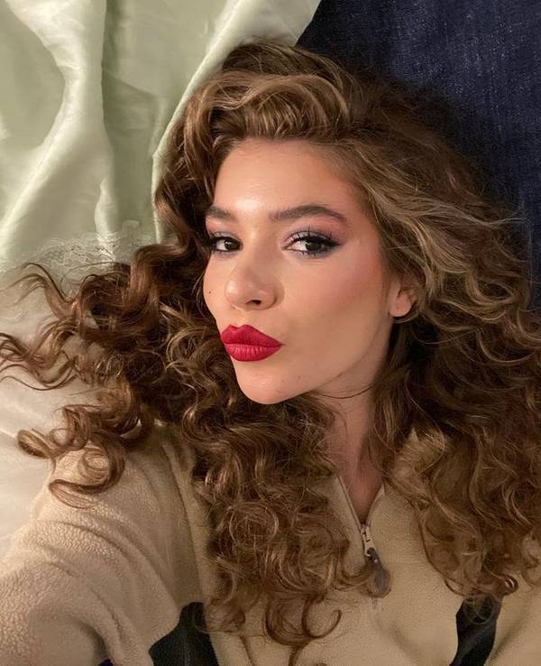 EX-GNTM-Teilnehmerin Mirella auf einem Selfie.