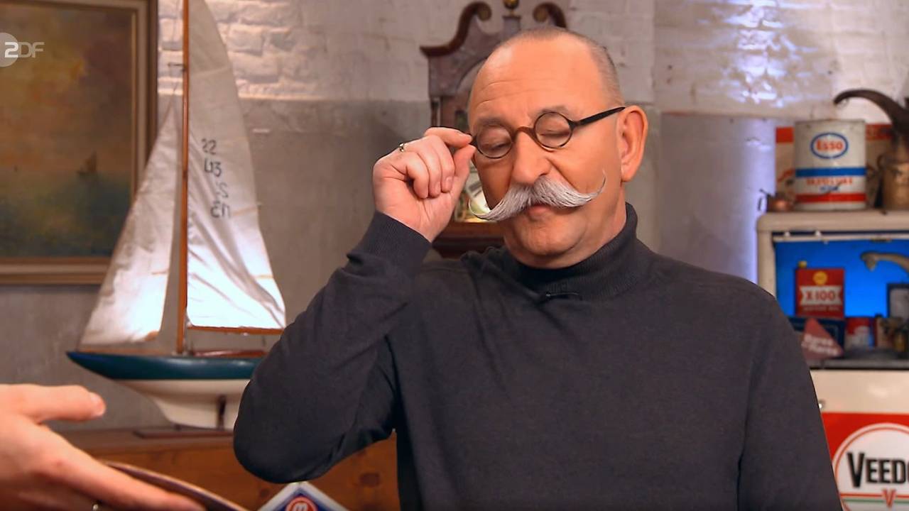 Horst Lichter richtet seine Brille.