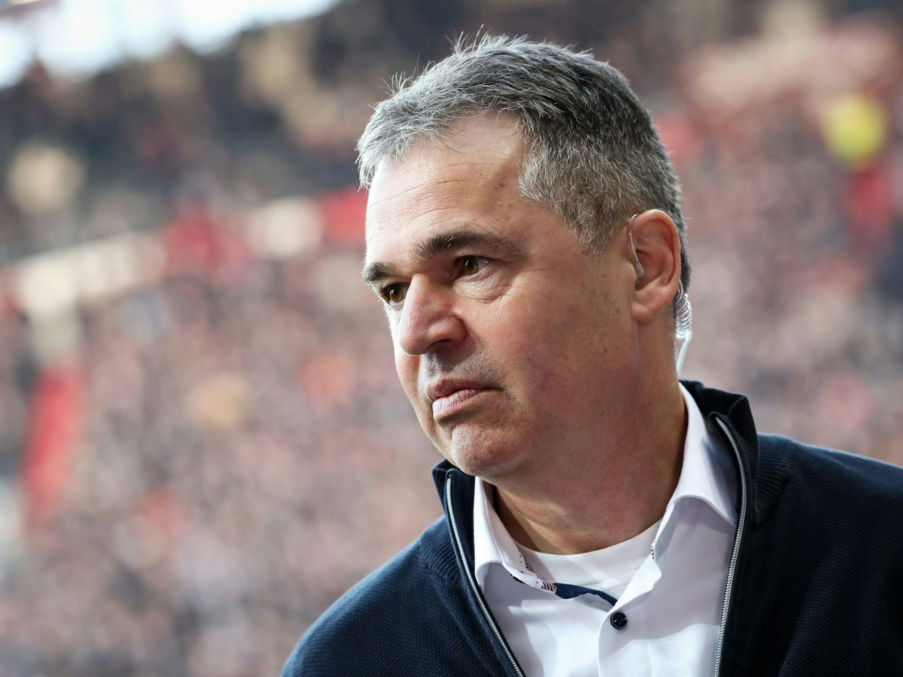 St. Paulis Ex-Sportdirektor Andreas Rettig gibt vor dem Spiel ein Interview.