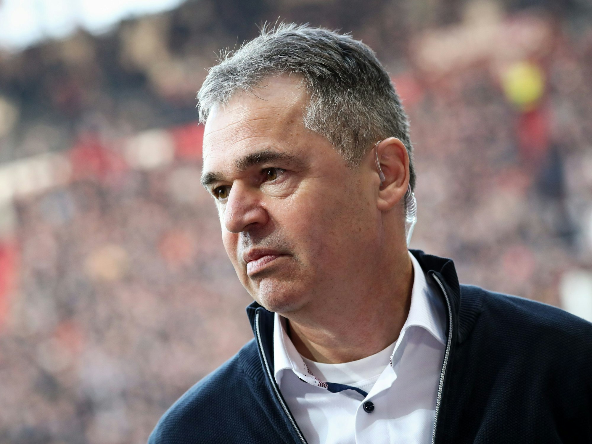 St. Paulis Ex-Sportdirektor Andreas Rettig gibt vor dem Spiel ein Interview.