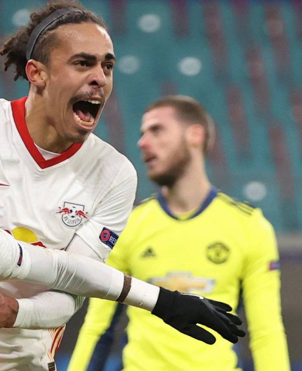 Leipzigs Justin Kluivert (l) jubelt nach seinem Tor zum 3:0 mit Yussuf Poulsen.