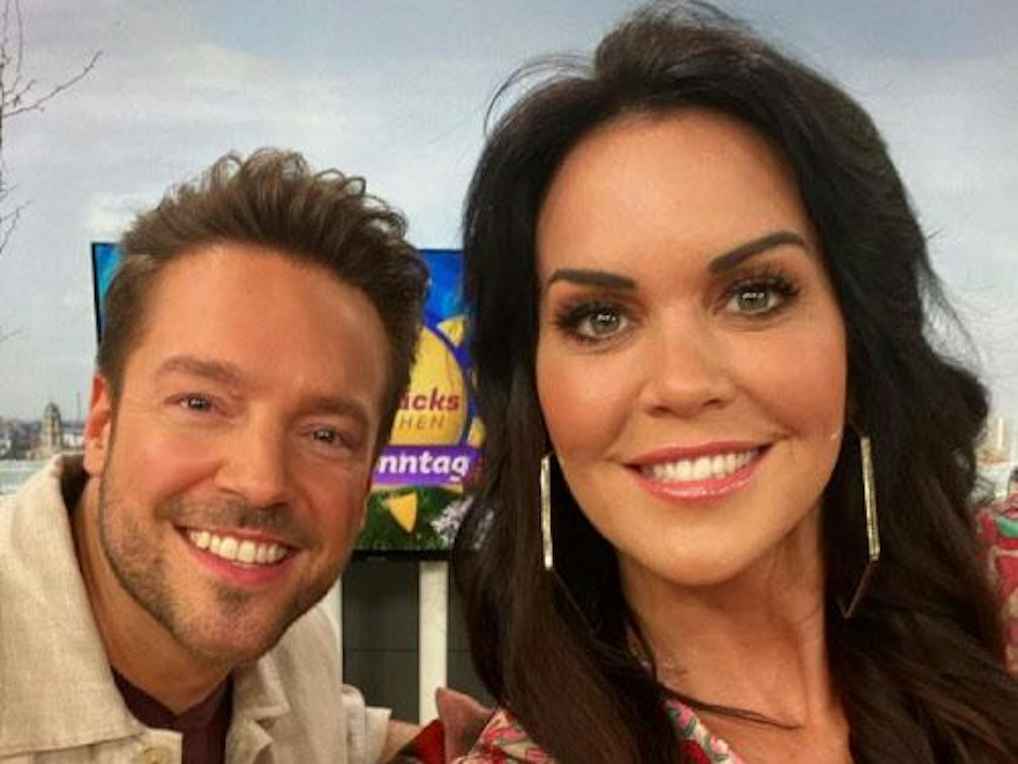 Benjamin Trampf und Martina Reuter moderieren am 26.3.2023 das Sat.1-„Frühstücksfernsehen“.