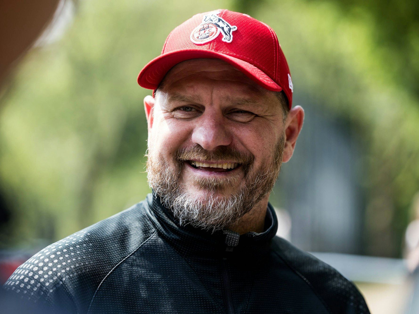 Steffen Baumgart lacht.